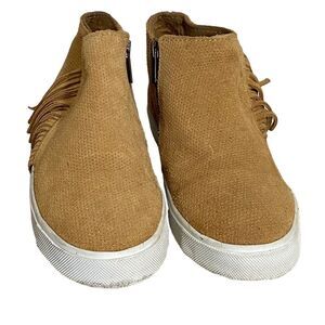 MINNETONKA - SIZE 6 - STYLE:  GWEN SUEDE IN TAN  - IN FAIR TO GOOD CONDITION - S